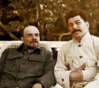 А я вед тэбя Илыч того, скоро зарэжю.
Как бы говорит нам взгляд Виссарионовича.
