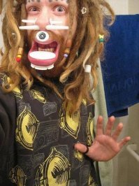 Житель ОАЭ не смог сдержать смех, узнав что у британца всего одна жена