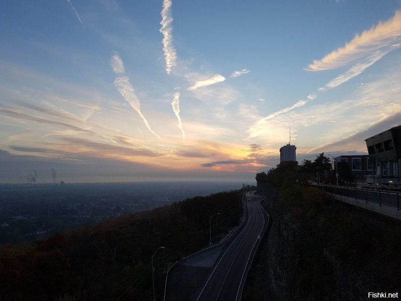 И пейзаж за окном какой-то грустный...