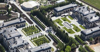 Вот эффективность платона на лицо. Зато дворцы ротенбергов все больше и больше.