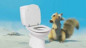 Жительницу Хабаровска обвинили в разрушении пятиэтажки унитазом: видео