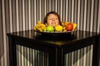 Новатор, бля. Фокус с зеркалом и говорящей головой уже тыщщу лет показывают.