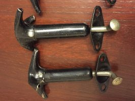 эх, надо было ему хотя бы в декоративных целях застежку капота оставить
отхромировать и пусть бы сверкала!