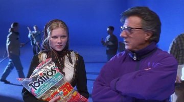 Да, всё это было наглядно описано в хорошем фильме "Wag The Dog"