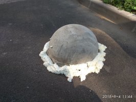 В Санкт-Петербурге установили полусферы.