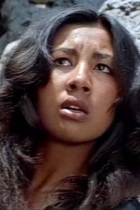 Жаль, что в тексте и на фотках нет Дилором Камбаровой. Она была снята в эпизодах, но даже за эти короткие моменты, была заметна её экзотическая красота. Настоящая секси-бейба.