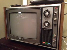 Да уж, у Шпака по его доходам должен был быть минимум Sony Trinitron 1971 года)
