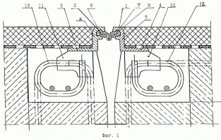 Вот мудачье! Это деформационный шов моста,я думаю ,во время ремонта  возникла пауза,и что бы мусором не забился шов( из которого хрен его достанешь) фанеру на пену и посадили.Глубина этого шва где то метр,мусор доставать оттуда каждый день гемор.