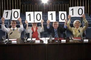 Авария дня. в Оренбурге Hyundai Solaris перевернулся на крышу