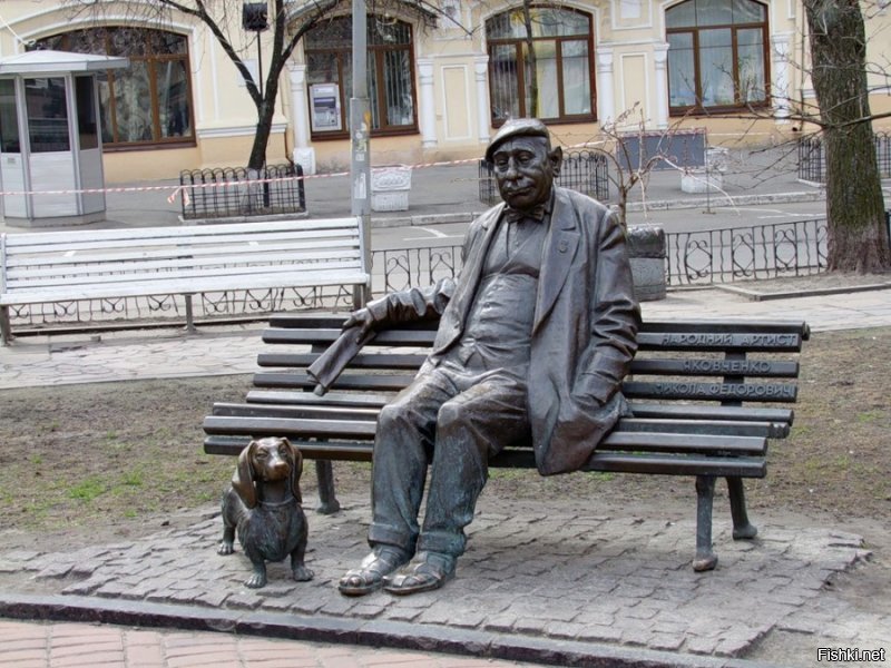 Памятник Яковченко в Киеве