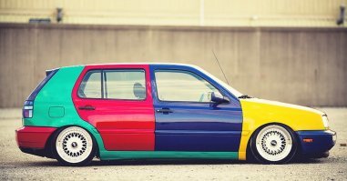 вообще-то это спец версия "арлекин" как у фольксвагена. за то сразу видно что не бит и не крашен