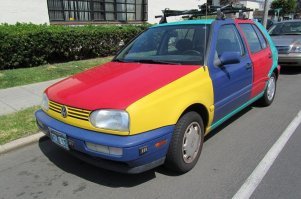 вообще-то это спец версия "арлекин" как у фольксвагена. за то сразу видно что не бит и не крашен