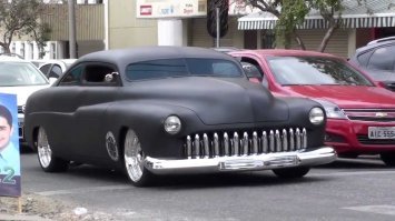 Полностью электрический Mercury Coupe 1949  с сердцем Теслы