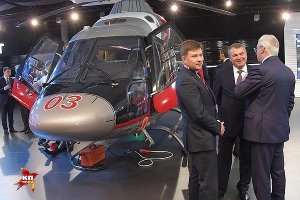 Много чего написали, кроме главного - суммы похищенного. Неужели больше Сердюкова с его тёлками украли, раз им до 12 лет грозит?
Кстати, Толик сейчас кует вертолеты для родины. Программы скоростных вертолётов со скоростями 300 и 450 км/час уже успешно распилены и ничего не создано. Поэтому теперь будут пилить на вертолёте со скоростью 700 км/час.