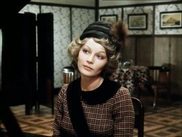 Ничего не имею против Анны Шиловой, она наверное была чудесным человеком. Но сказать, что она "удивительная красавица"? По моему красавица примерно так выглядит.