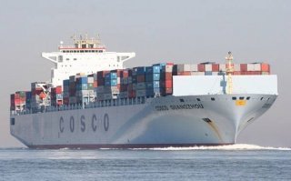 Рядом с этим же заводом Hyundai Motor в Ульсане находится и судостроительная верфь Hyundai Heavy Industries, вот это настоящее чудо, самая крупная судостроительная верфь в мире, 9 сухих доков, полный цикл сборки танкеров, сухогрузов, контейнеровозов, военных кораблей и т.д., короче самых больших и новых, более 10 % всех производимых кораблей в мире приходится на них, ежегодно более 60 судов