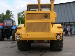 Не хватает только эмблемы завода на решетке.