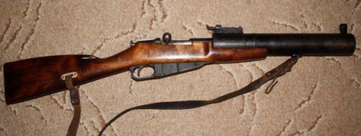 ПРГШ - партизанскими ружейными гранатометами Шавгулидзе.
Зимой 1944 года, шестеро партизан, сидели в засаде на дороге Любань - Уречье. По данным разведки, тут должен был пройти взвод полицаев, но вместо взвода из за поворота вышла целая рота карателей.
Партизаны по команде поднимают к плечам карабины со странно-толстыми стволами и в гуще карателей рвутся гранаты и не просто гранаты, а гранаты Шавгулидзе. Оставшиеся в живых фашисты в панике разбегаются. Вот такая вот партизанская "Катюша".