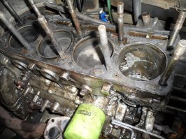 Херня, я на этом моторе ещё 200 метров проехал до ближайшей стоянки, там только газ отпустил и заглох :).