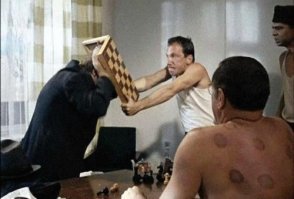 Спор интеллигентов о необходимости складного смартфона.