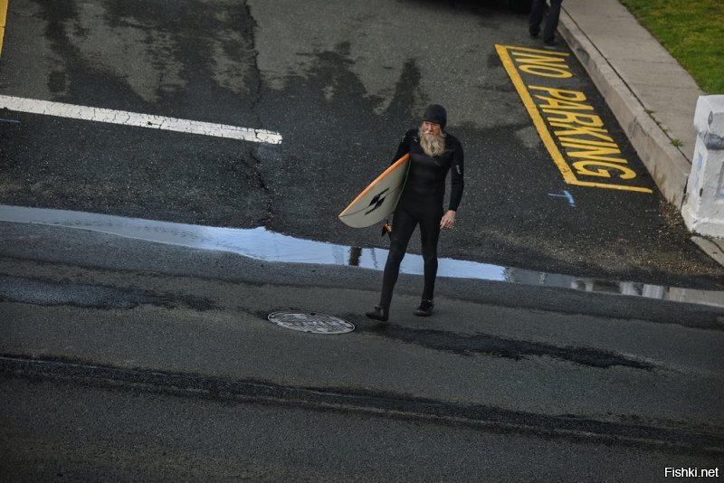 Крупная волна застала врасплох сотрудников итальянского ресторана