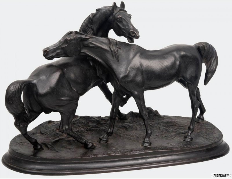 Вот точно такая же статуэтка стоит у меня на полке. По модели П.К.Клодта, "Лошади на воле".