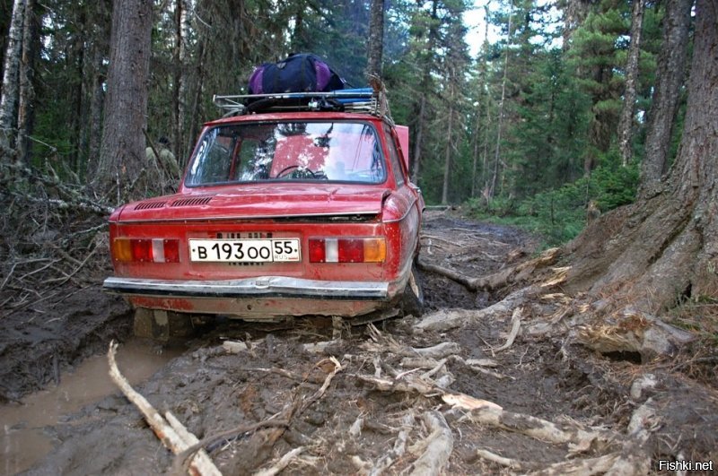 НА просторах сети с  трудом  но можно найти  неких фанатов  запора  что  на нём  даже   за полярный круг  ходили.  
И  на плато маньульёр ( или как его там)

Машинка  реально  хороша, её  убило  нежелание руководства  завода  доводить  до ума  конструкцию разработанную  НАМИ ну и качество.
В прочем для хохлов  такое поведение характерно было всегда.
И кстати " уши " были  придуманы  и внедрены  разработчиком   занимавшимся аналогичными  системами на военных самолётах.  Это  вроде  мигоовские  воздухозаборники вообще-то.
 Не однократно слышал что там есть  какие-то фишки  понятные  только военным лётчикам. Вроде  можно сделать посадку  водителя  точности как  на  самолёте и ещё  какие-то  нюансы.

Горы ?  Перевал  дятлова ? За полярный круг и  . Плато Маньпульёр  где  дорога усеяна   частями  не доехавших  авто ?
Запор  был  там !!! 
 ( Еликов и Кулик  - зверюги, запор у  них почти стоковый ! )