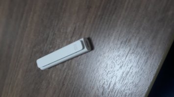 Вот такую штуку забыли. Любые наушники превращает в беспроводные.