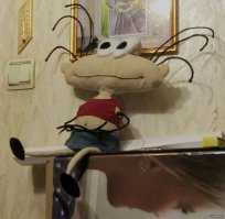 Это кстати другой мастер делал уже в Киеве. Даже не знаю какая больше нравиться. Эта как то старее что ли и душевней :)