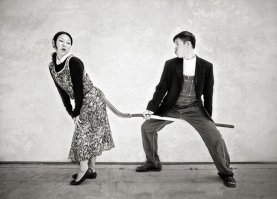 Пародия на картину «Американская готика» Грант Вуда, но автору это конечно невдомёк.