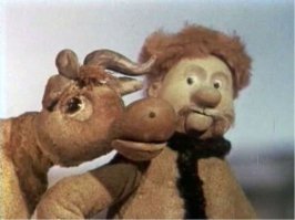 - Да так ли! Уж выглядит больно худой!
- Не очень жирна, но хороший удой.
- А много ль корова даёт молока?
- Не выдоишь за день - устанет рука.

Старик посмотрел на корову свою:
- Зачем я, Бурёнка, тебя продаю?
Корову свою не продам никому -
Такая скотина нужна самому!