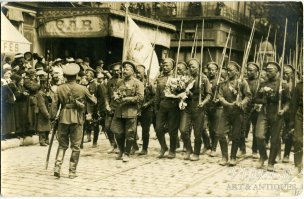 А подобные фотки кто нибудь уже раскрасит? Или так и будем любоваться "джентльменами в тазиках"?