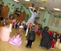 Блиииин, опять наряжаться зайчиком, а бэманам достается все самое интересное.