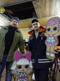 Пишу жене:  Мы в гараже
Она: вы там хоть без баб?
Я присылаю фото