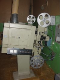 у меня на работе такой проектор до сих пор стоит.