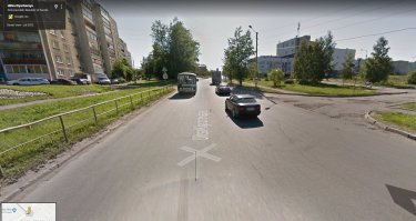 Место это под уклон, да еще и после хорошей горки на пересечении с железной дорогой.
Вот, если смотреть от переходника в сторону фуры: