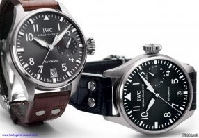 В рекламе часов такое положение стрелок, потому что на 95% часов логотип находится под 12 часами, и стрелки его подчеркивают.