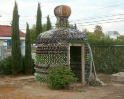 А вот попрактичнее вариант использования бутылок!!!