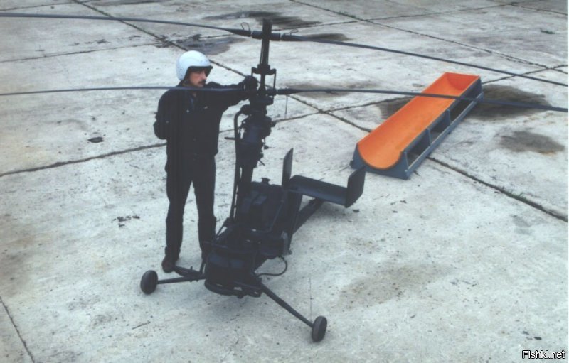 Я вот не понимаю, почему так упорно продолжают проталкивать "игрушку" в сегмент транспорта???
Дело в том, что КПД воздушного винта зависит от его размера - чем больше диаметр тем выше кпд. Посему винты вертолетов делают большого диаметра. Винты квадрокоптеров в несколько раз меньше винта вертолета и соответственно тяга на одном и том же двигателе у вертолета может быть чуть ли не в два раза больше чем у квадрокоптера. Так что, квадрокоптер заметно менее экономичен вертолета. И выпускать маленькие вертолеты гораздо выгоднее квадров - и кстати, вертолет для одного человека весит заметно меньше 100 килограмм. Встречались вообще вертолеты "малышки".