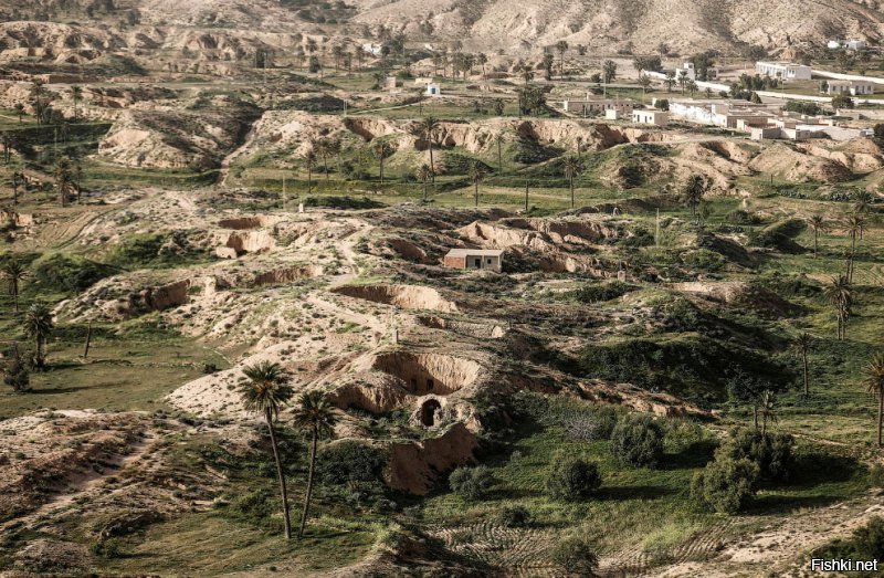 Деревня подземных домов в Тунисе