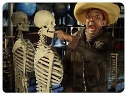 Сцена, когда скелет прикусывает Никулину палец в "Операции Ы..." тоже импровизация.