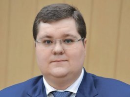Задрал бы...  Старшего не буду, а то "посодют"...