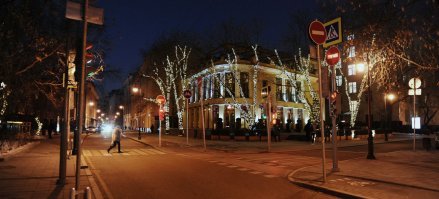 Вот улица Москвы (центр) в час пик. Сложно поверить?;)