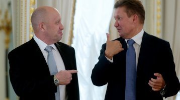 Состояние более 17 млрд рублей.Поставщик продуктов в Российскую Армию.По слухам участвовал в политических спецоперациях на Ближнем Востоке,Европе и США.
