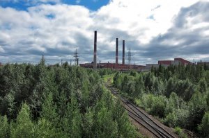 Одноклассник уехал работать на ГОКе в Африку добывать алмазы.Обещали золотые горы.Проклял всё на Свете и вернулся на Костомукшский ГОК.Правда там железная руда.