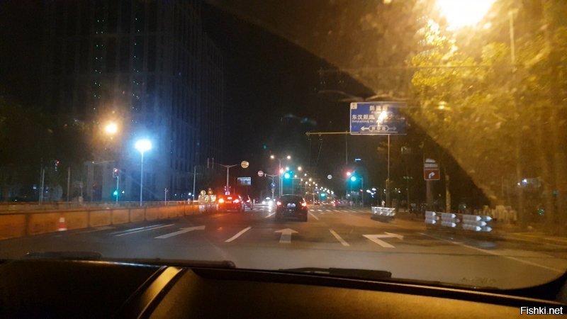 В Шанхае нет людей. Пример трафика в вечерний час пик: