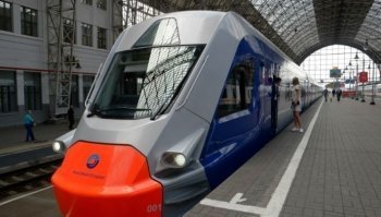 Ласточка тоже Сименс, неуч!
Сапсан - это Velaro, а Ласточка - Desiro

Нашим является утконосая Иволга
(справедливости ради, маску поменять не так уж сложно. В остальном пока поезд вроде бы неплохой, остальное покажет эксплуатация)