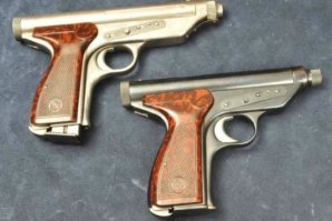 Пистолет еще и в обе стороны умеет стрелять? Магазин левого пистолета задом наперед вставлен.