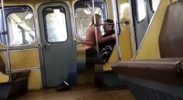 20 бесящих вещей, которые люди все равно делают на публике