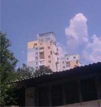 Крым, Ялта.
Уже лет 15-ть, а то и больше так стоит...